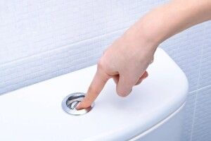 У Тернополі несправний бачок в унітазі «змив» 173 тисячі в каналізацію