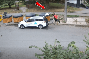 Камери зняли все: у Луцьку авто автошколи «відзначилося» біля смітників