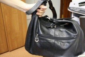 Волинянка вкрала півмільйона гривень у воїна ЗСУ, які він передав матері