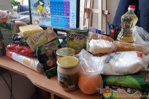 У Рожищі спонтанно ділилися продуктами