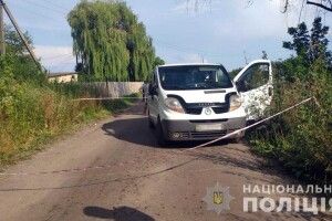 Погрожували пістолетом: на Рівненщині на дорозі розбійники на «BMW» напали на львів’ян (Фото)