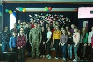 Любомльські школярі зустрілися з учасником АТО