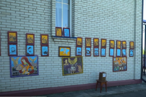 Волинський ветеран, який став дияконом, створює портрети полеглих Героїв 