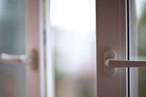 У Рівному з вікна випала дитина