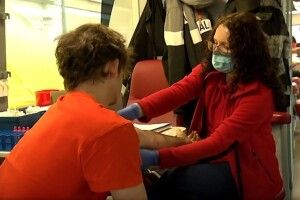 13-літня українка переконує поляків здавати кров для українських воїнів