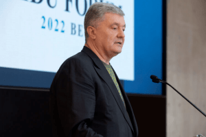 Порошенко виступив із потужною промовою на Форумі IDU у Берліні і закликав світ об’єднатися щоб зупинити путіна (Фото)