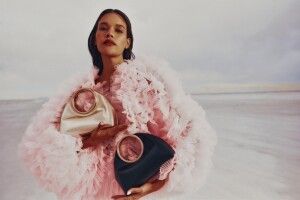 Сумки, які обожнюють жінки — від моделей Guess до зручних спортивних варіантів