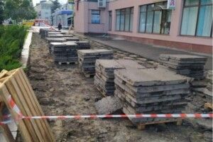 Напередодні виборів у Рівному взялися ремонтувати головну площу міста