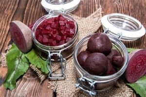 Маринований буряк: і в борщ, і у вінегрет,  і в будь-який салат