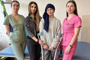Юна волинянка, яка вижила після моторошної ДТП, знову вчиться ходити