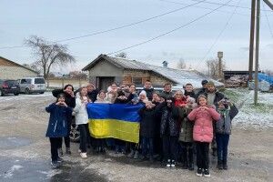 За гроші зі шкільного ярмарку волиняни купили авто для наших захисників