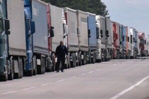 У черзі на «Ягодині» - понад 900 вантажівок