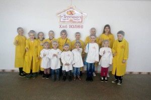 Дітям волинських бійців показали, де печуться паски