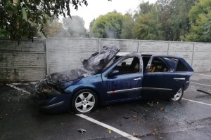 У Рівному згоріла іномарка