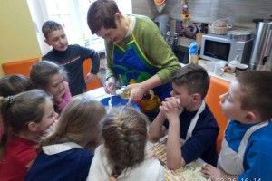Маленькі волиняни вчилися ліпити вареники