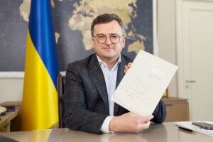 Кулеба нагородив дитину, яка відмовилась виступати на фестивалі через участь росіянина