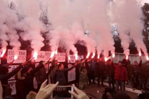 З фаєрами та плакатами мітингувальники вимагали відставки Авакова