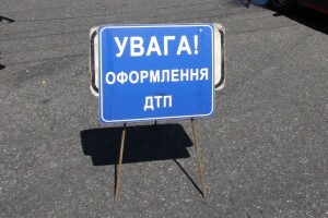 На Волині вантажівка протаранила паркан підприємства 