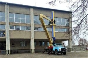 У Ковелі ліцей прикрасили національними кольорами (Фото)