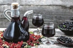 Як приготувати домашні вина, коньяк, лікери й наливки із фруктів та ягід: рецепти
