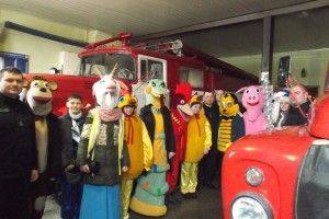 На Рівненщині колядники-перебиранці взяли в облогу пожежну частину (фото)