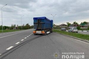 У Локачинському районі вантажівка «MAN» збила велосипедистку