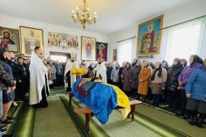 Залишилося троє дітей: у селі на Волині в останню дорогу провели Героя, який поліг за Україну (Фото)