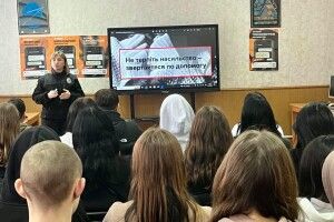 У Луцьку поліцейські провели для учнів інформаційне заняття (Фото)