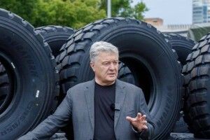 120 шин для бронемашин: Порошенко роздобув для військових ще одну партію супердефіцитної гуми
