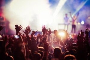 Нема кому співати: на росії можуть відмінити фестиваль «Пісня року»