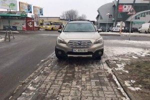 Луцькі «муніципали» влаштували облаву – серед злапаних був сам «KOROL»