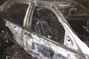 Чоловік спалив авто двох знайомих своєї дружини, а все через ревнощі (Фото)