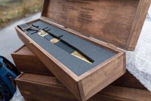 Морякам, які пережили російський полон після атаки у Керченській протоці, передали іменні кортики