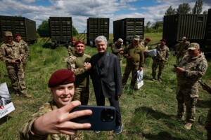 Порошенко – «старший  по бані» в ЗСУ