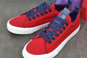 У Луцьку створили відділення Всесвітнього «Клубу червоних кедів»