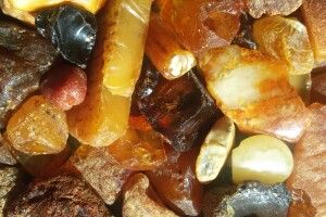 Волинянин незаконно зберігав вдома півтора кілограма бурштину