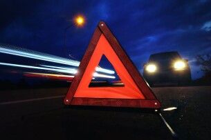 На Волині водій поночі врізався в дерево