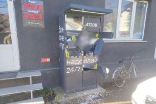 Замовили діаманти на 100 тисяч: на Закарпатті хитрі юнаки пограбували поштомат