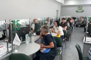 У Луцьку ажіотаж в пенсійному через трудові книжки: як не втратити страховий стаж (Відео)