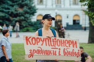 74% українців вважають, що Зеленський несе відповідальність за корупцію в державі