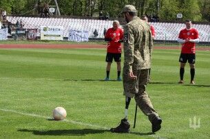 Пів мільйона для «Сотки»: у Луцьку відбувся благодійний футбольний матч на підтримку 100 омбр