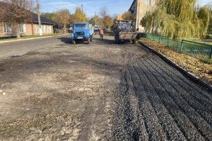 У селищі на Волині власними силами облаштували паркувальні майданчики