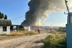 Ворожа атака на Київщину – палає логістичний центр