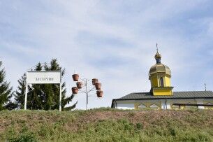 Монастир біля Луцька прибирали усією громадою (Фото)