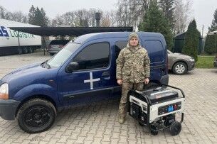 На Волині громада купила авто для свого вчителя, який на фронті захищає Україну
