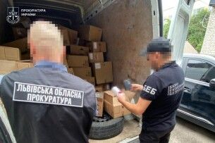 На Львівщині елітні ґаджети та парфуми знайшли у коробках з-під ковбаси