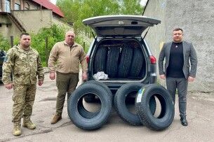 Нововолинська громада передала військовим автомобільні шини