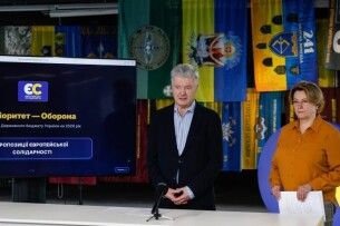 Порошенко вимагає повернути 40 млрд грн на закупівлю зброї