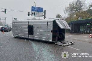 Через маневр «Lexus» у Києві перекинулася маршрутка із 15 пасажирами