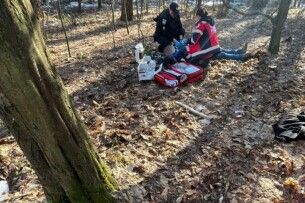 Поліцейські врятували волинянина, який намагався вкоротити собі віку в лісі